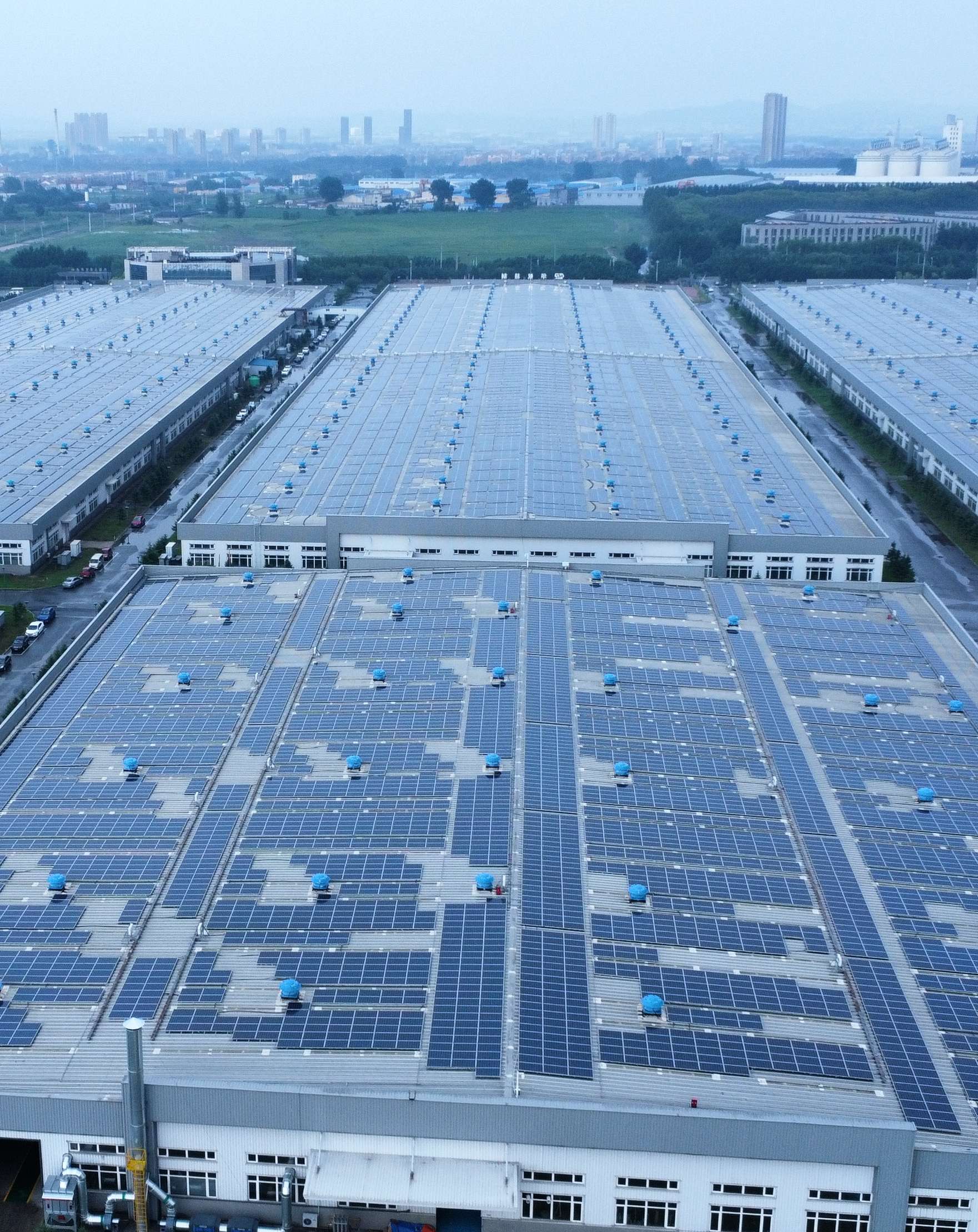 2017年12月 辽宁沈阳苏泊尔工业园18MW光伏发电项目 年发电约2000万度.jpg